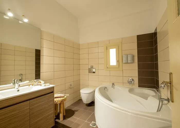 فيلة وايت أوركيد *