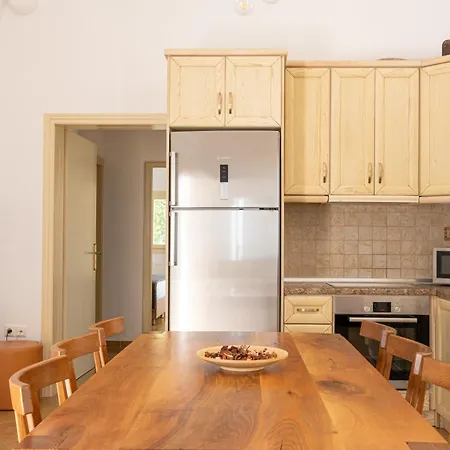 White Orchid Πύργος