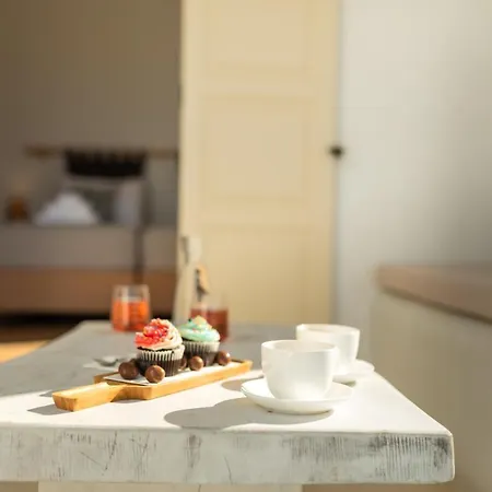 White Orchid Pýrgos